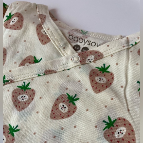 NWT. Strawberries 🍓 Kimono Bodysuit - Picture 3 of 4